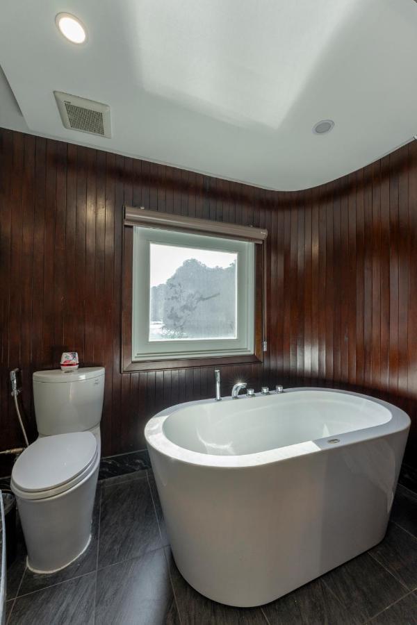 Ambassador Signature Cruise - Lan Ha Bay Ha Long