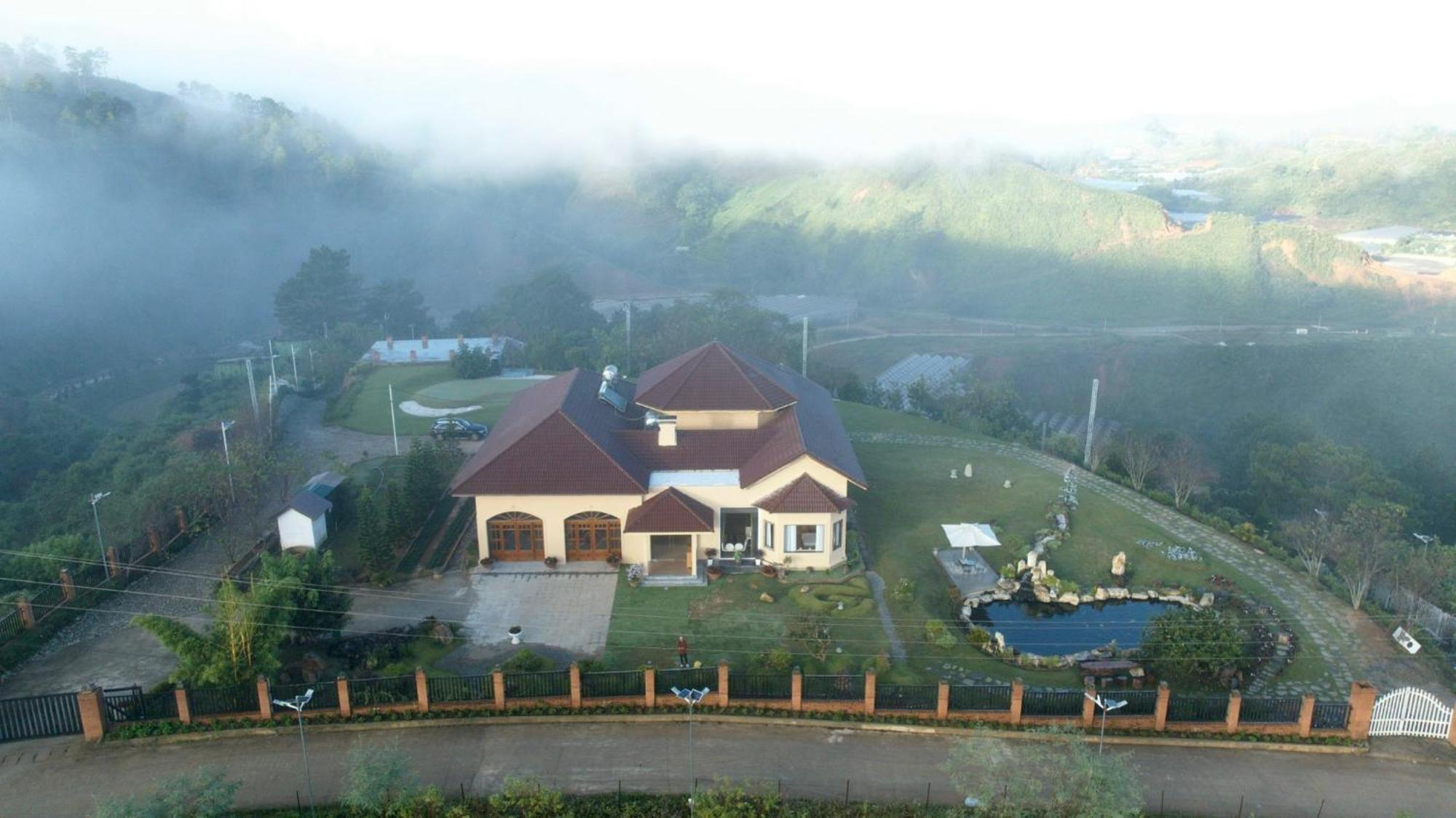 Four Spring & Golfs Resort *