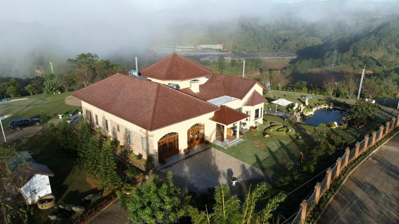 Four Spring & Golfs * Da Lat