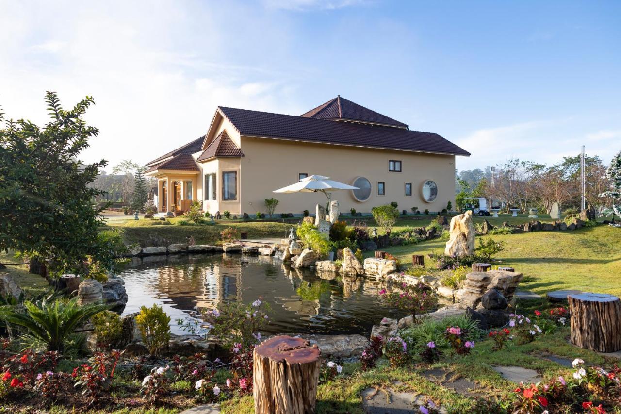 Four Spring & Golfs * Da Lat