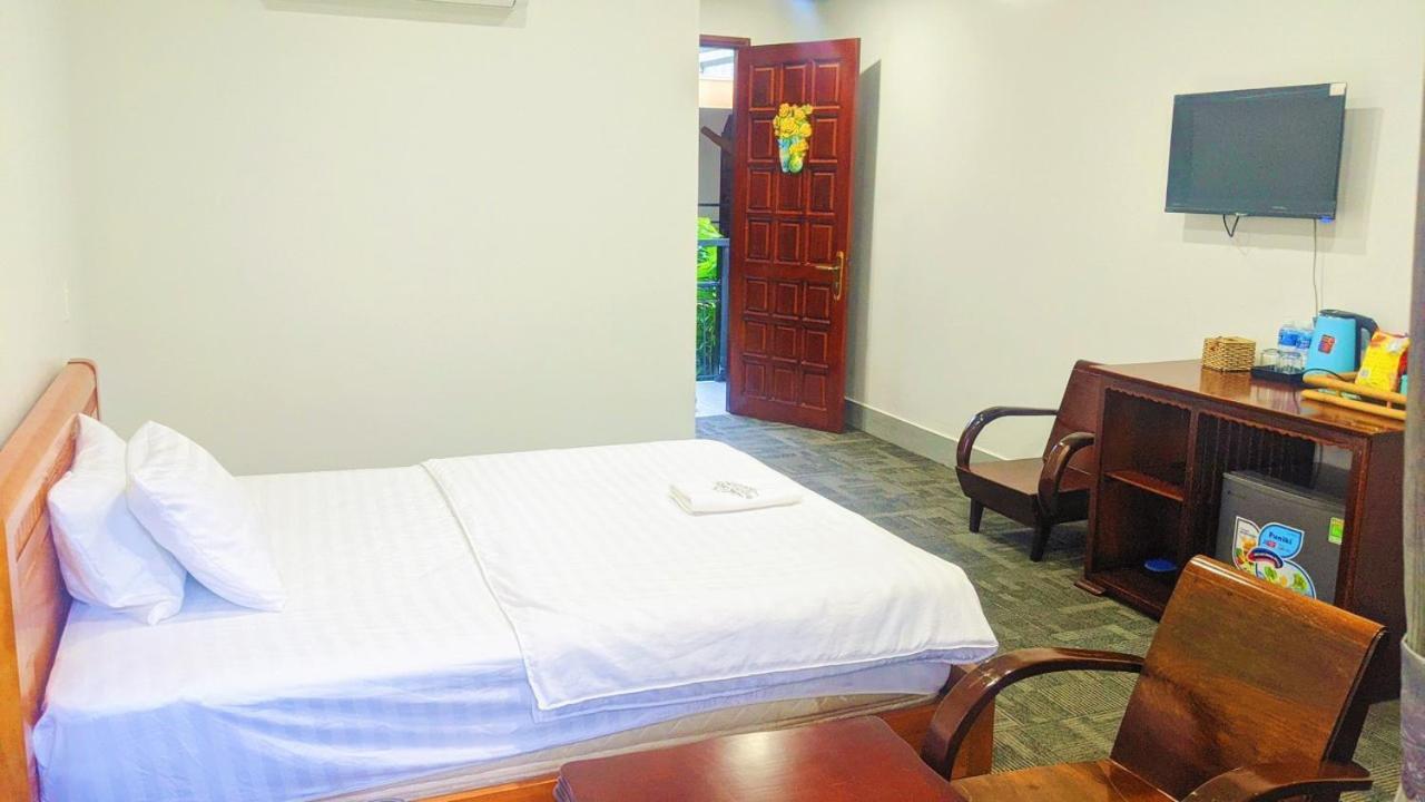 Hotel Khach San Huong Tham 4*