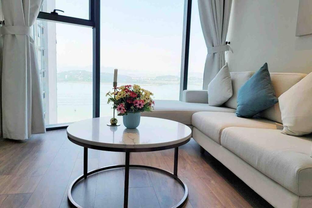 A La Carte Bay Ha Long