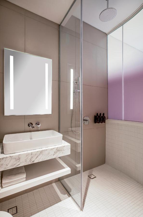Khách sạn Wink - 24hrs & Rooftop Pool Bar 4*