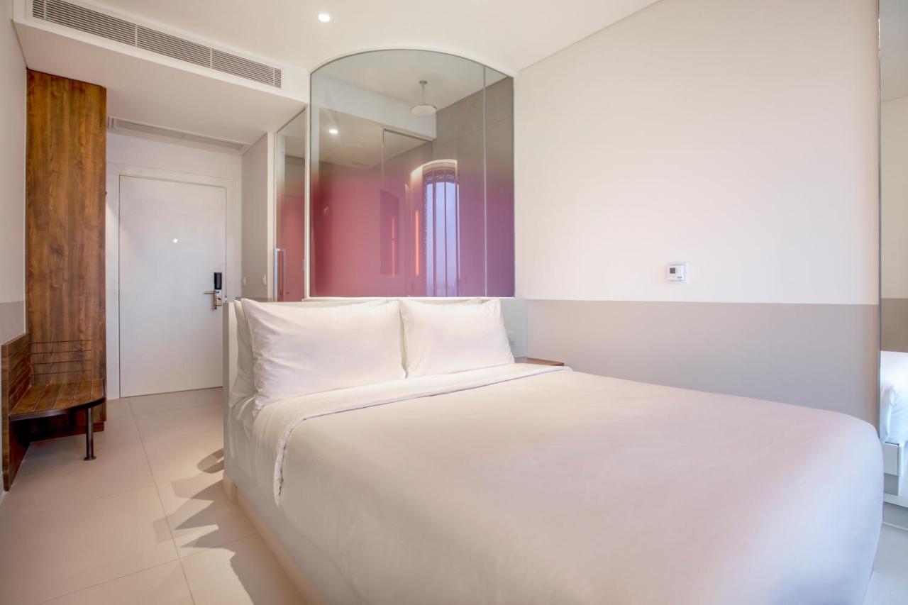 Wink - 24hrs & Rooftop Pool Bar Khách sạn 4*
