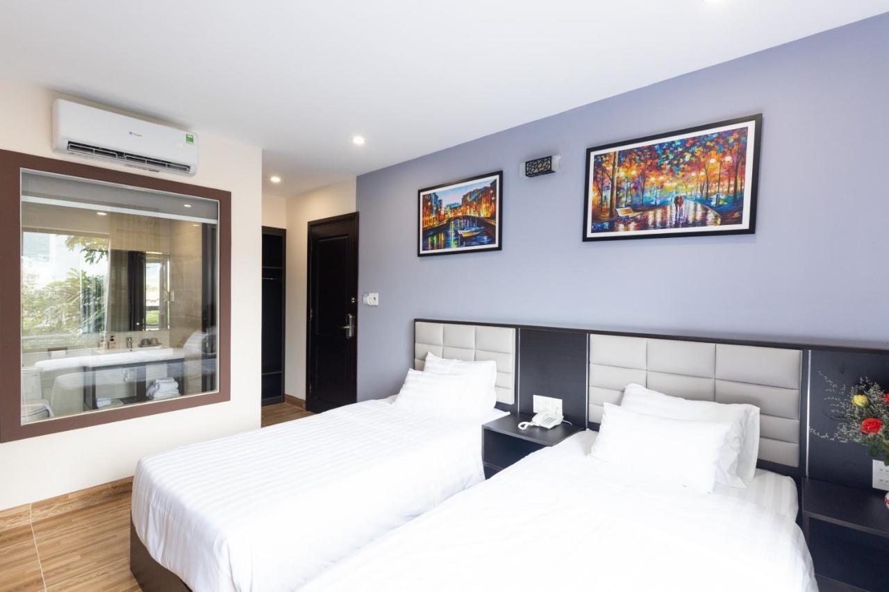 Novelty Hotel