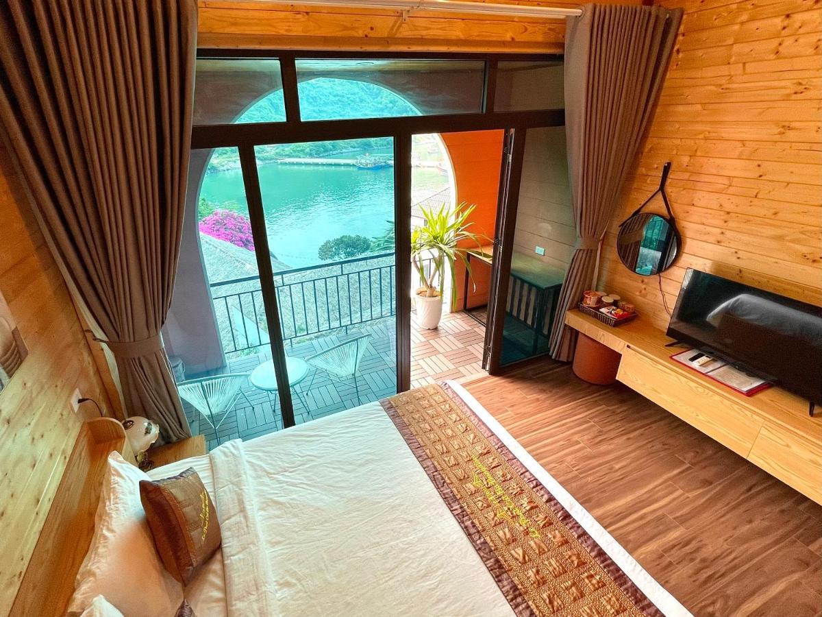 Le Pont Cat Ba Hotel
