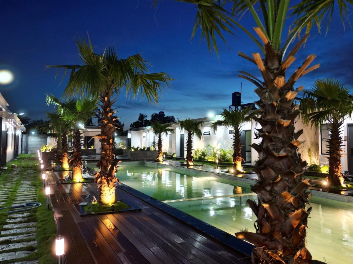 Heddin Resort *