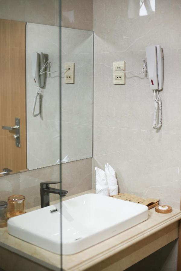 Phu Long & Restaurant Hotel 4*