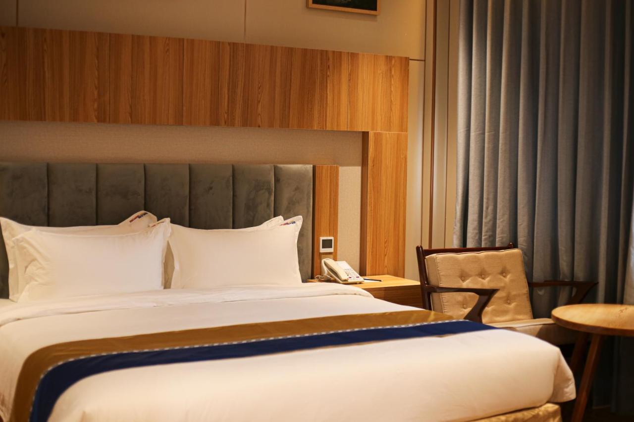 Phu Long & Restaurant 4*