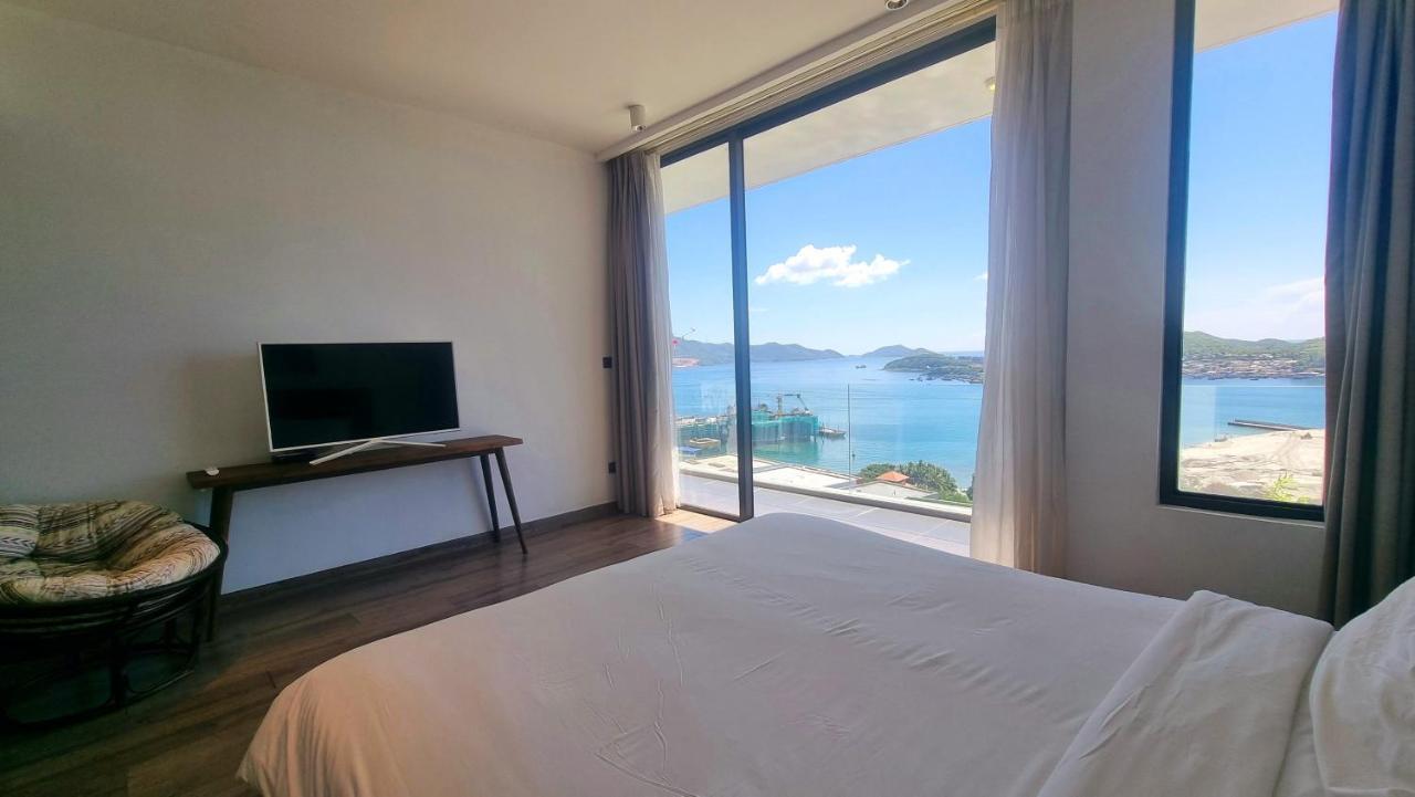 Promotion Early Booker Ocean Front 500m2 With 4 Bedrooms And Swimming Pool * Nha Trang