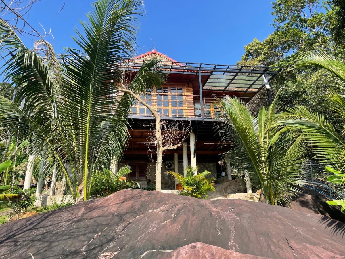 Ong Vinh House - Living Among Nature ! Villa Phu Quoc