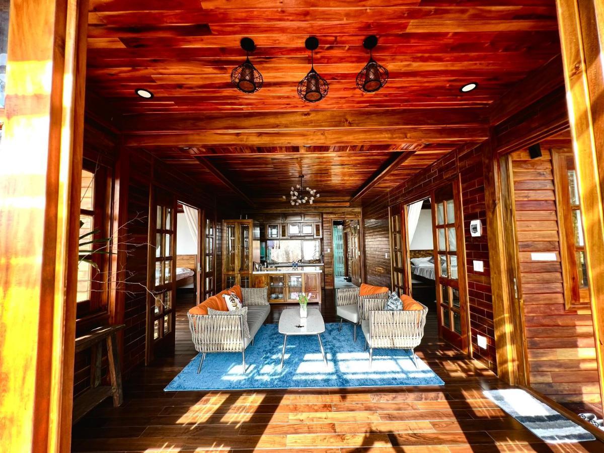 Villa Ong Vinh House - Living Among Nature ! *