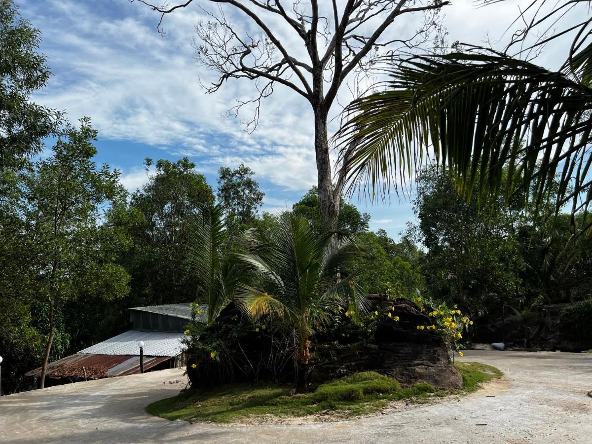 Ong Vinh House - Living Among Nature ! *