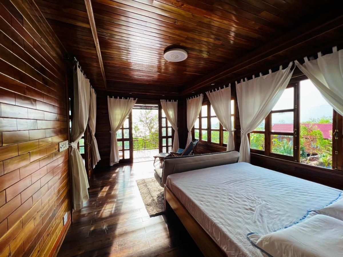 Ong Vinh House - Living Among Nature ! *