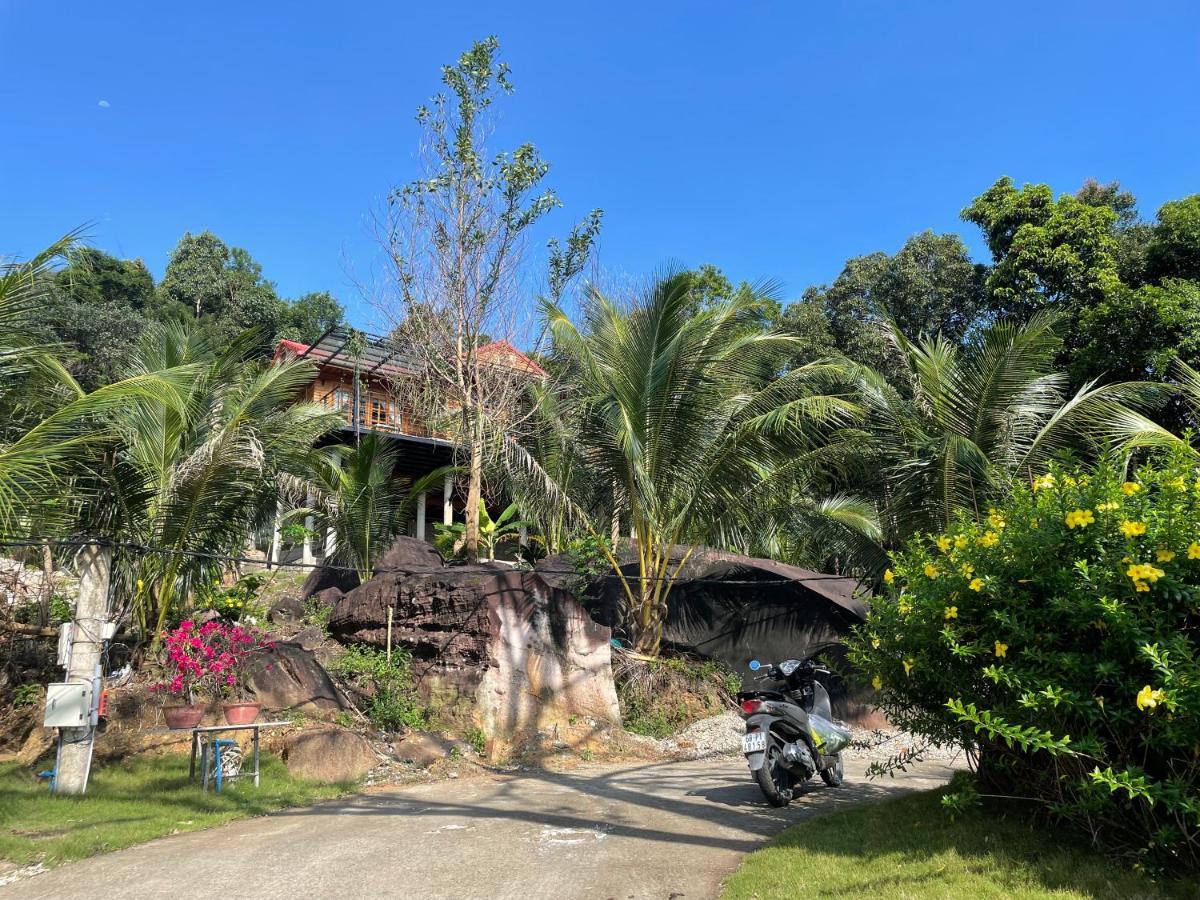Villa Ong Vinh House - Living Among Nature !