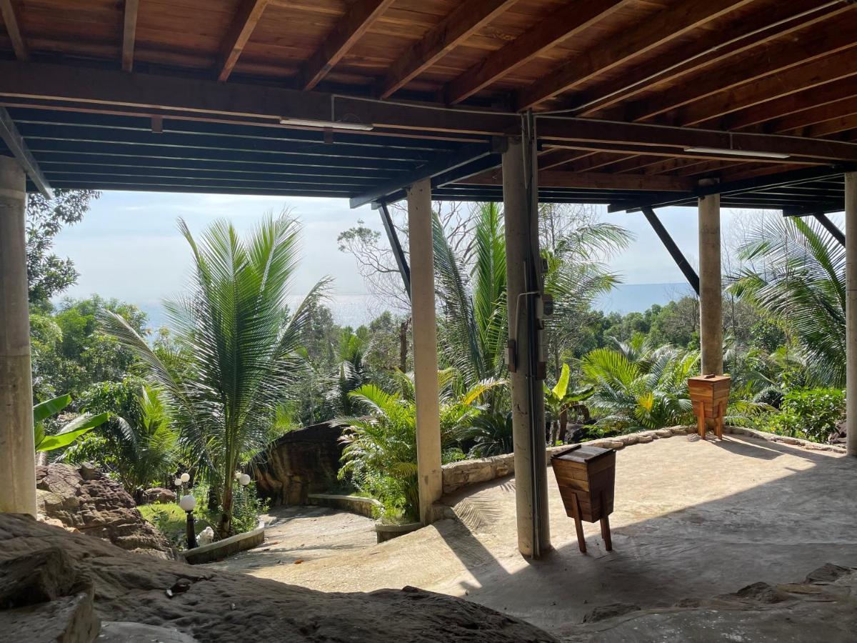 Ong Vinh House - Living Among Nature ! *
