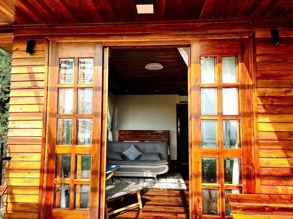 Ong Vinh House - Living Among Nature !