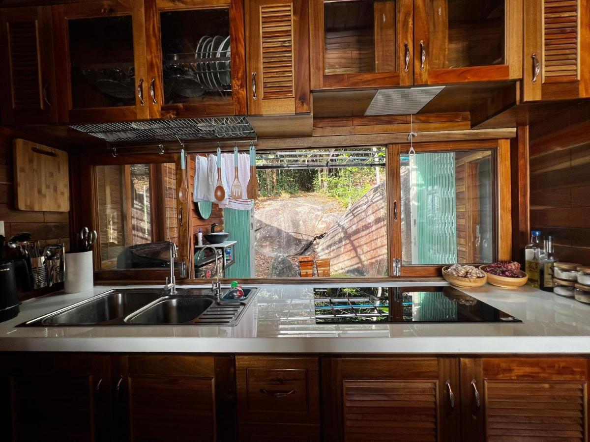Ong Vinh House - Living Among Nature ! Phu Quoc