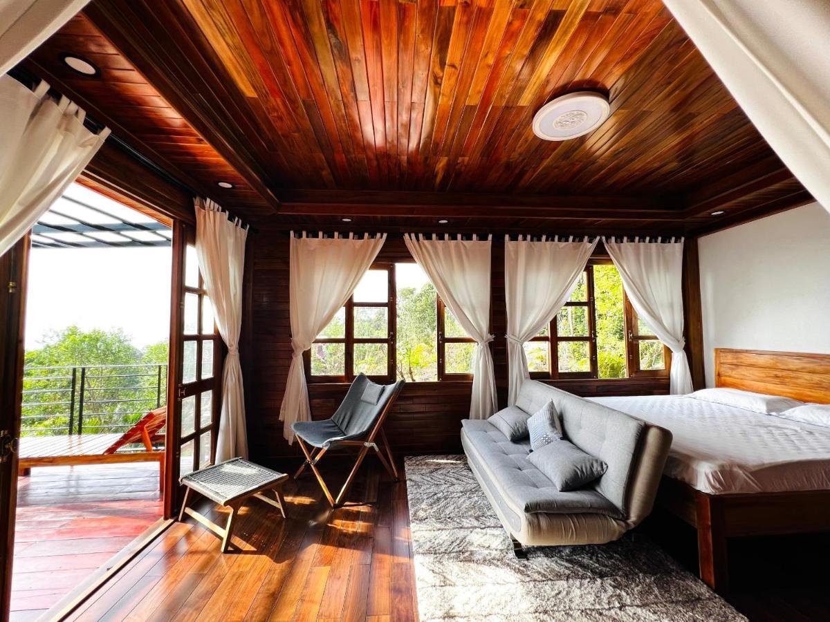 Villa Ong Vinh House - Living Among Nature !