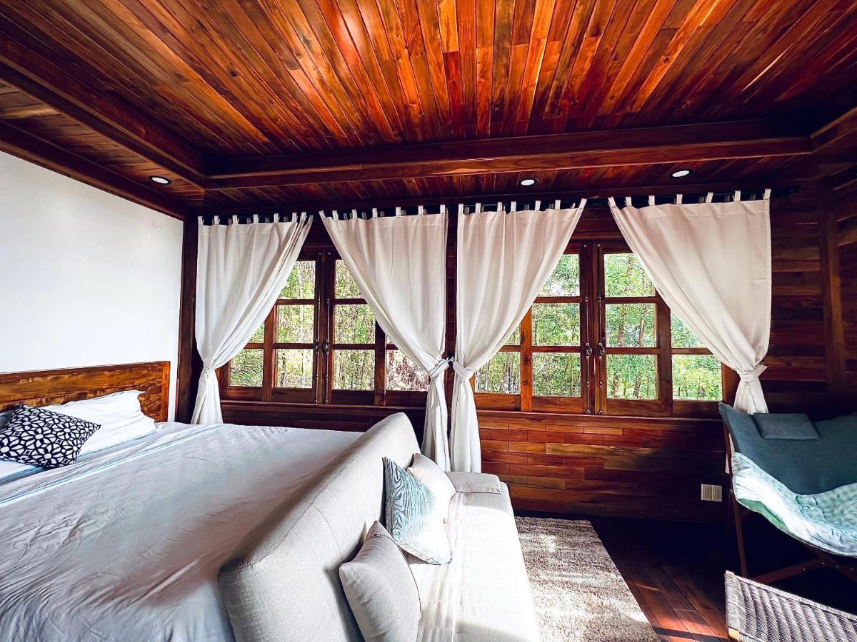 Villa Ong Vinh House - Living Among Nature ! *