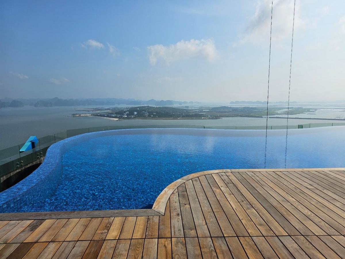 Hotel Khach San A Lacarte Bay, Ngay Mat Bien, Mien Phi Be Boi 5*