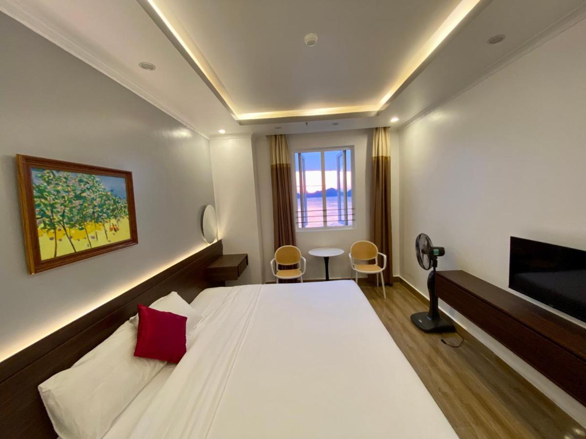 Dolphin Hotel