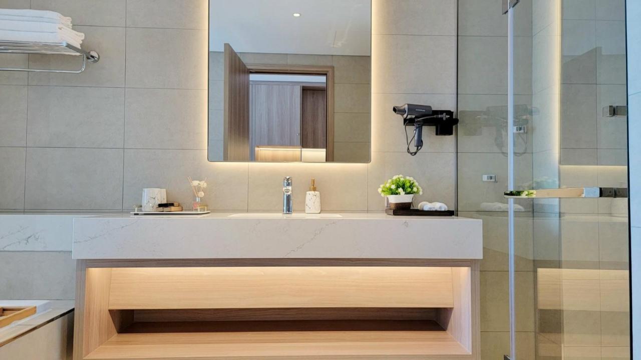 Luxury Waterfront A La Carte