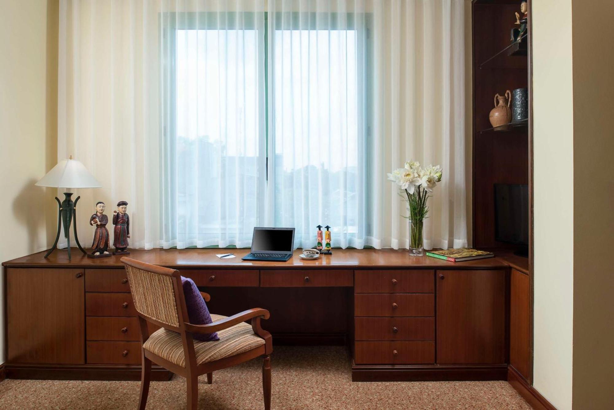 Avani Phong Harbour View 4*