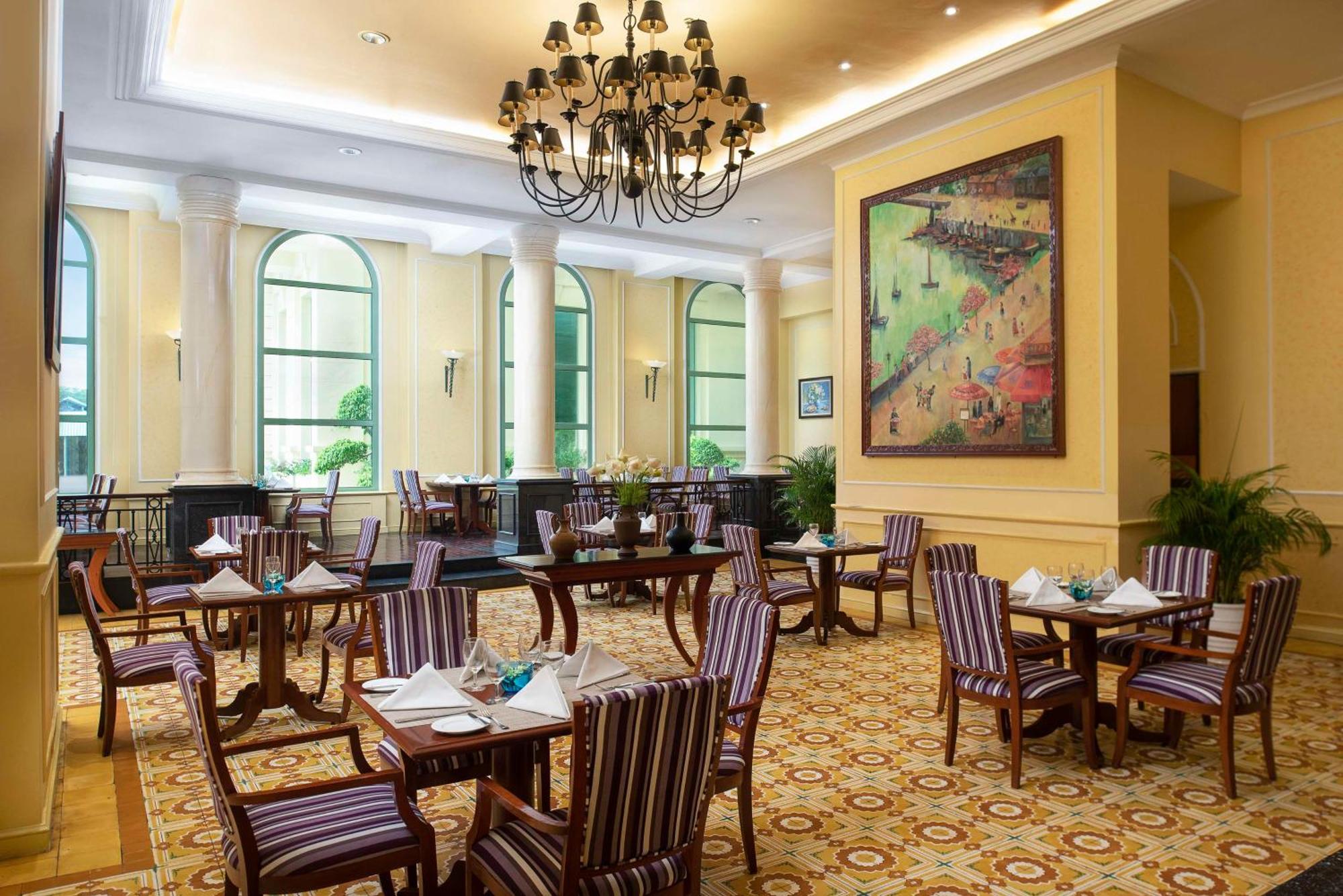 Avani Phong Harbour View Hotel 4*