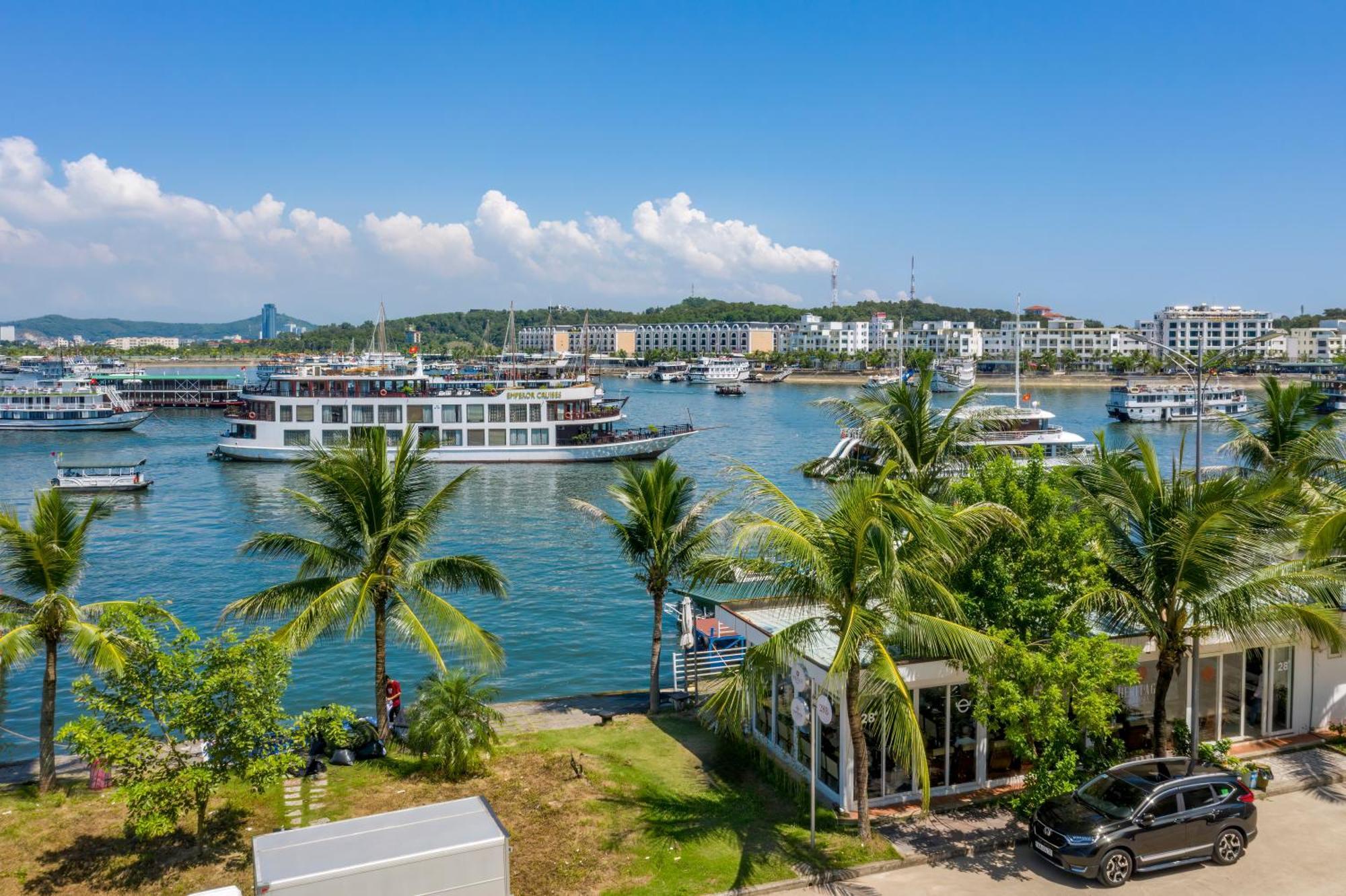 Emperor Cruises Legacy Hạ Long
