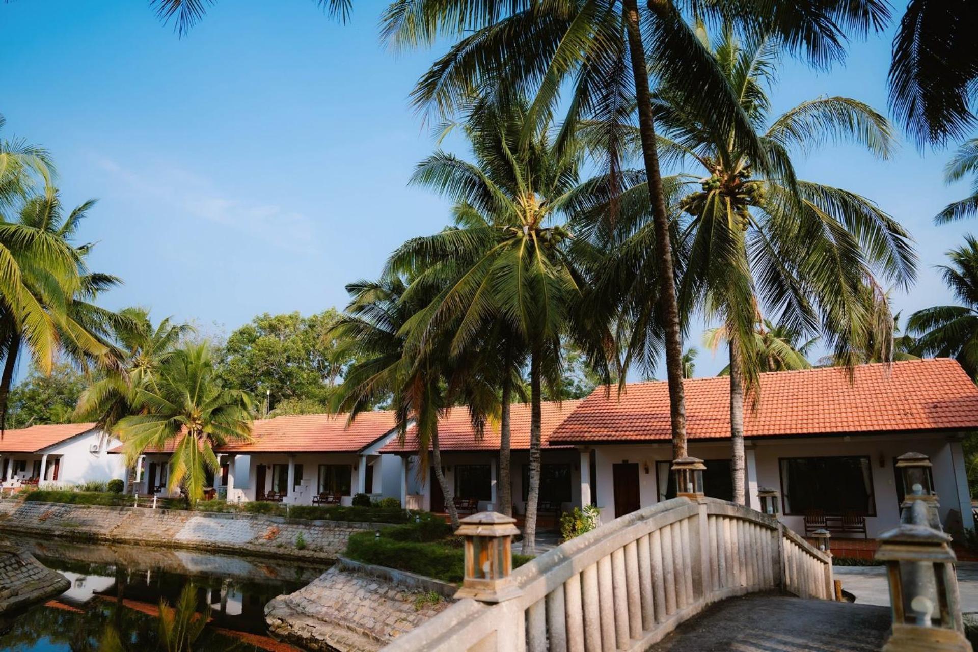 Dat Lanh Beach Resort 3* La Gi