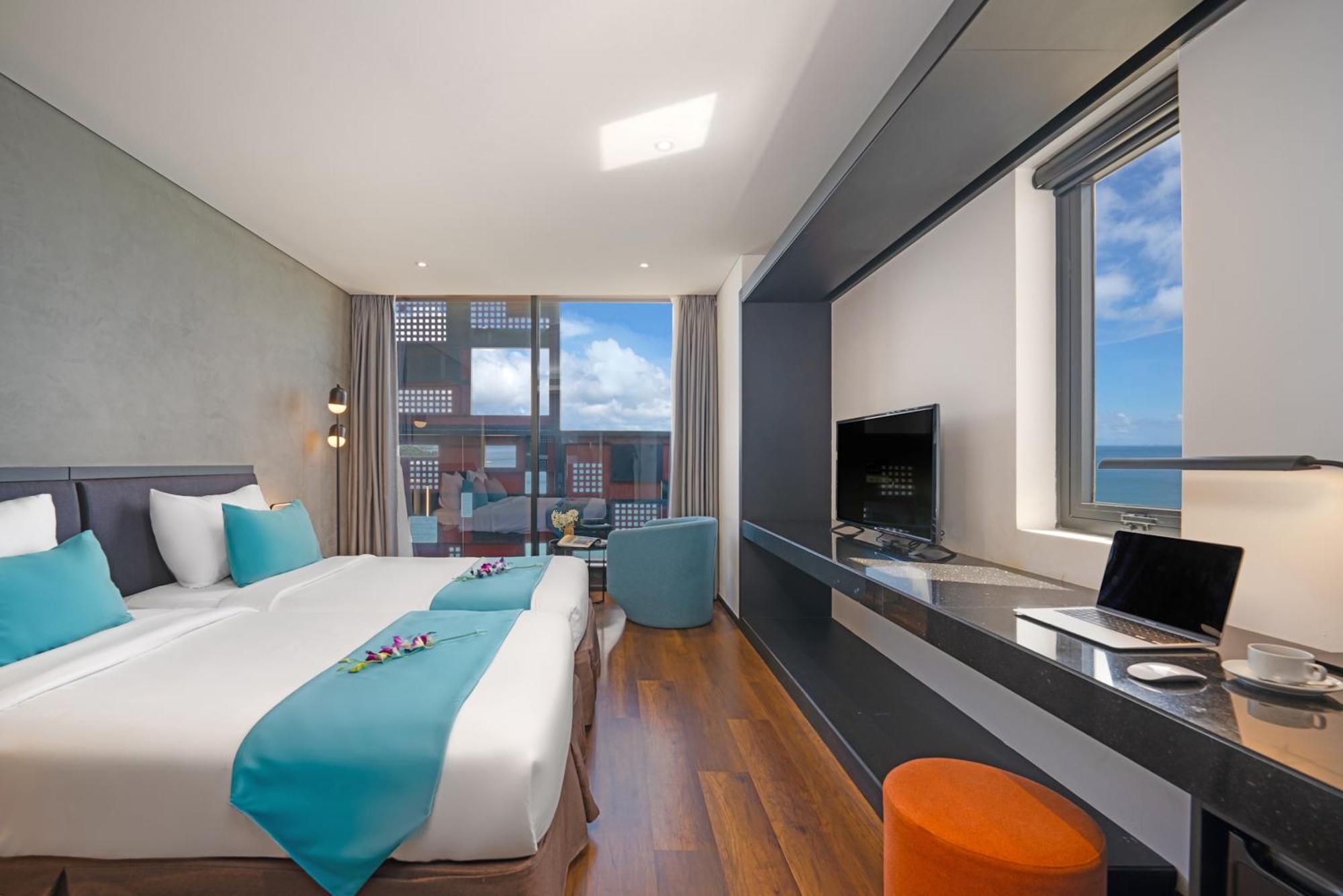 Hotel The Code &