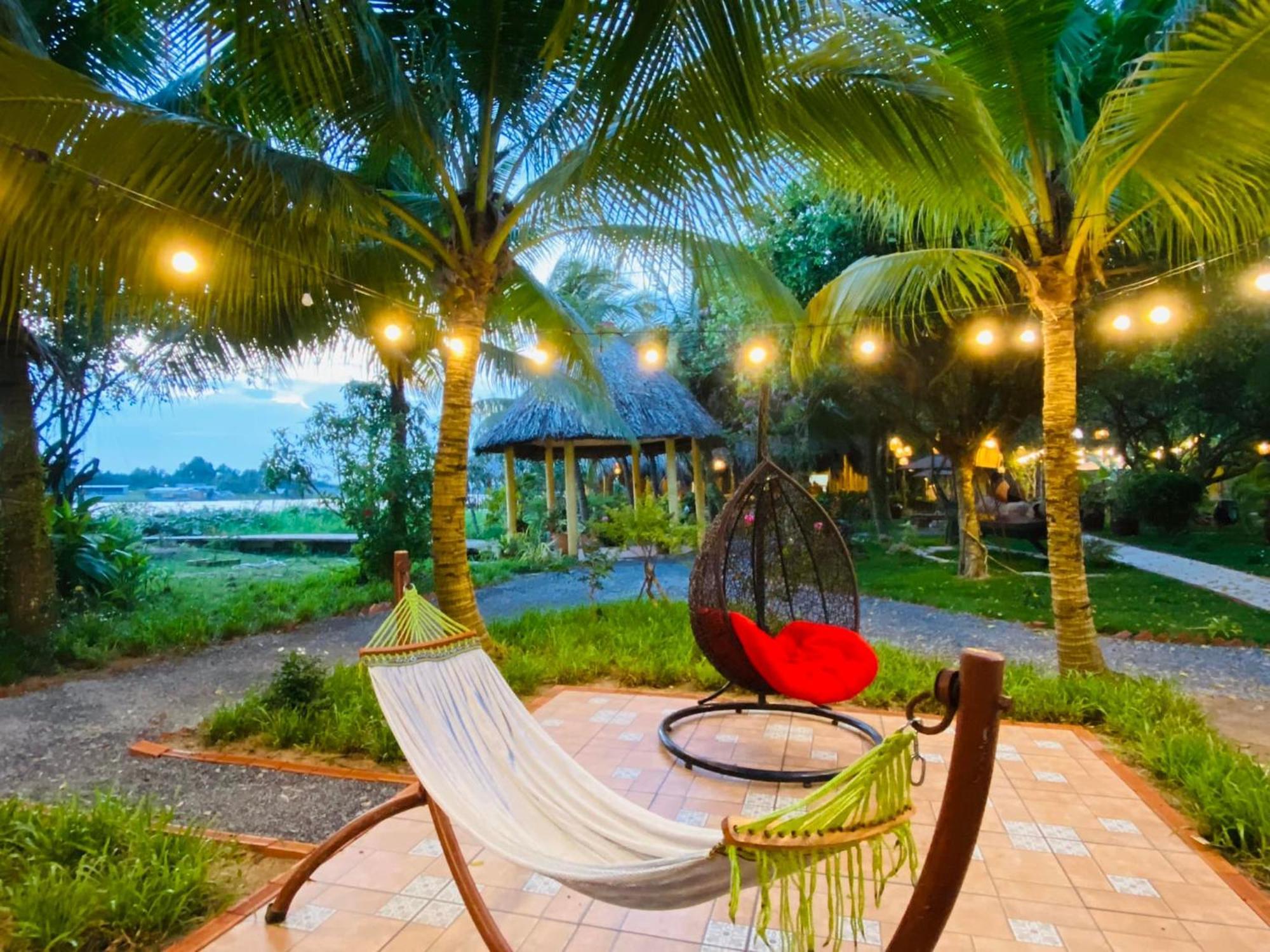 Mango Riverside Bed & Breakfast 4*