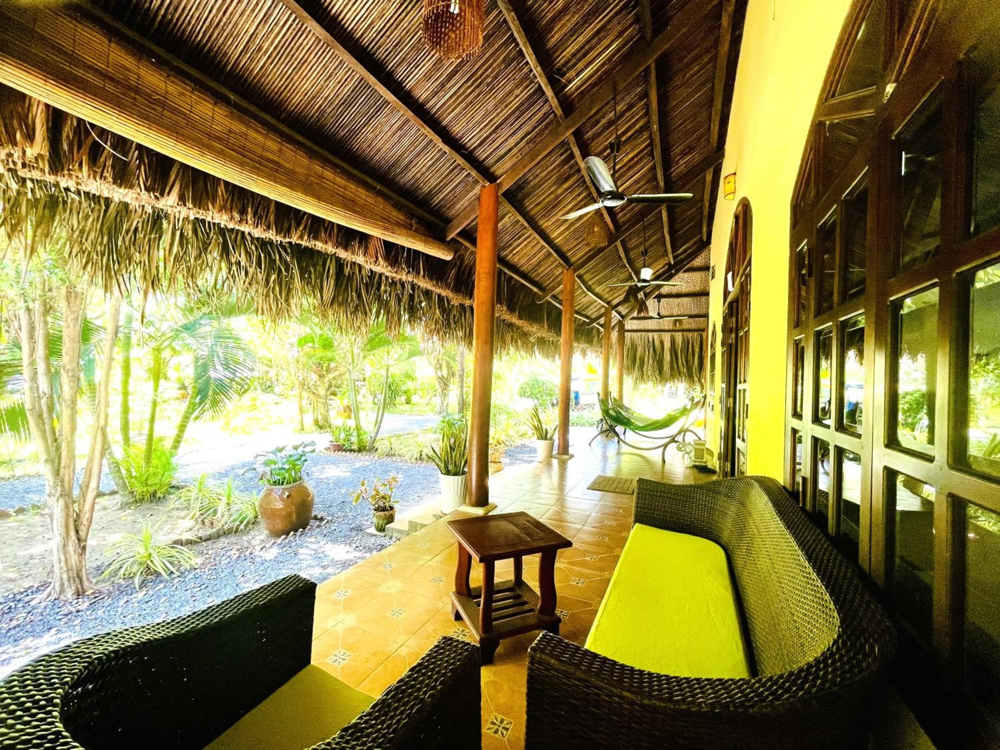 Mango Riverside Bed & Breakfast