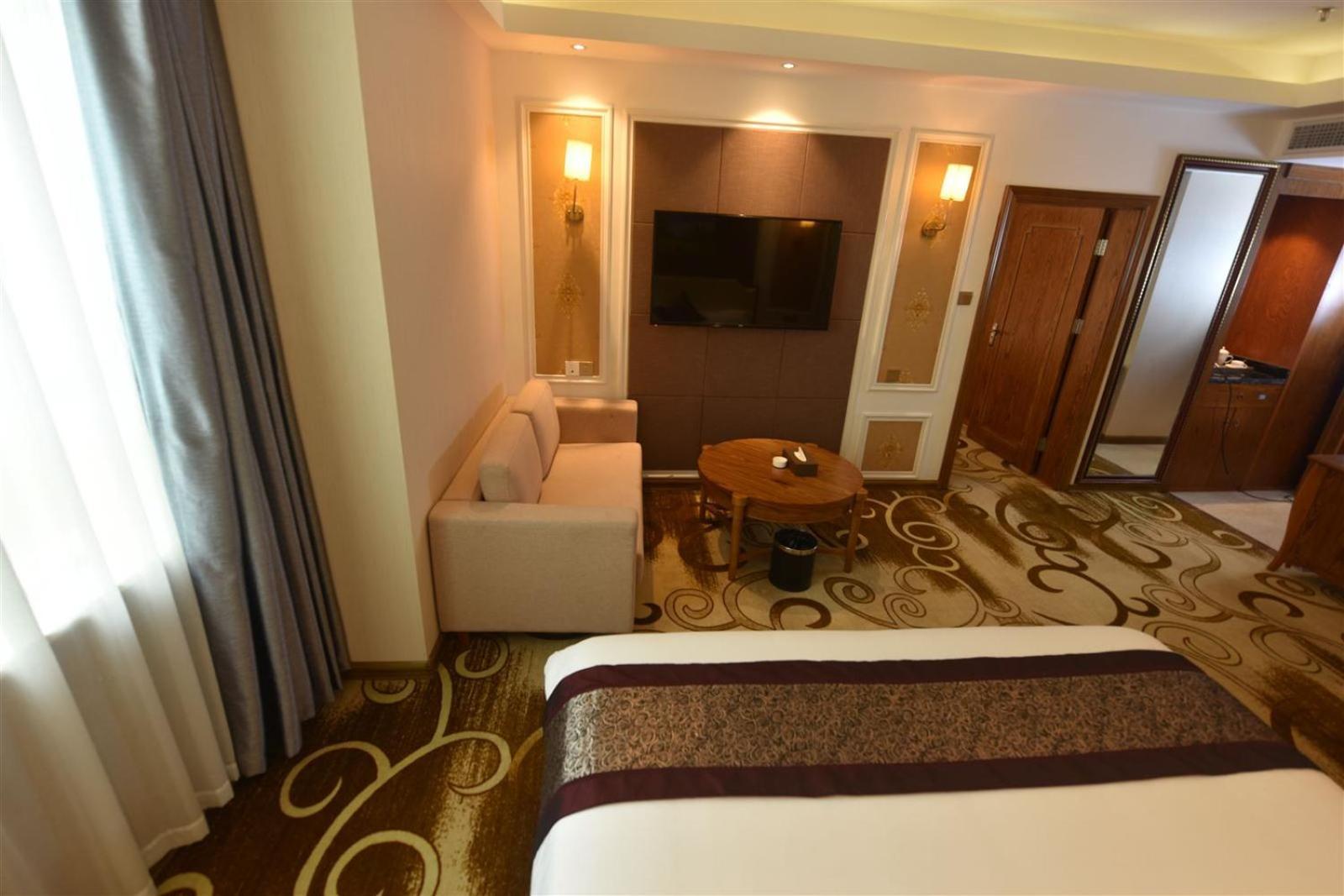 Hong Grand Mong Cai