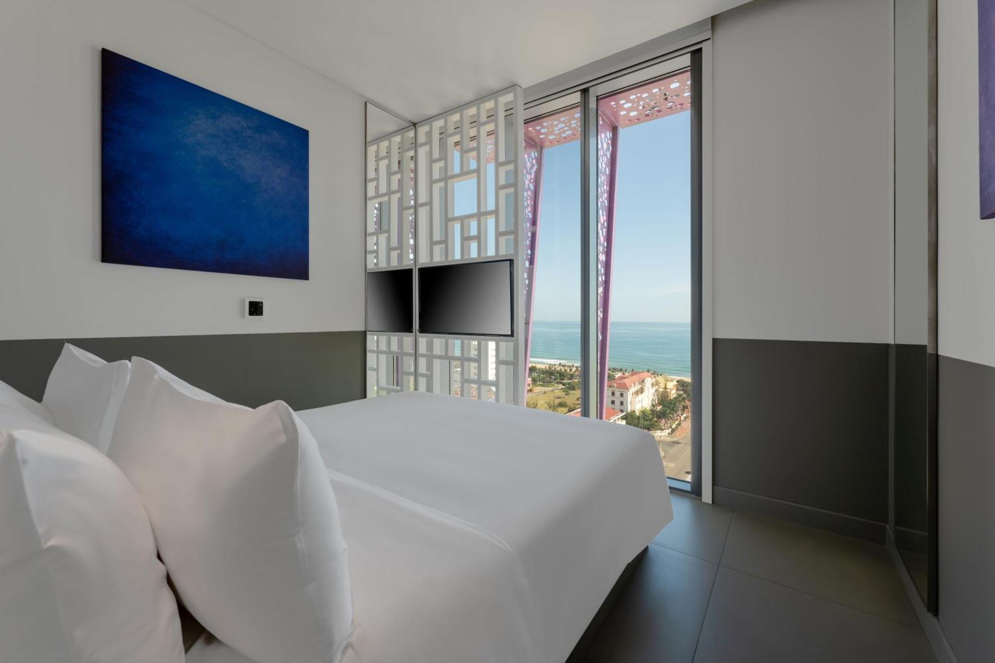 Khách sạn Wink - 24hrs & Rooftop Pool Bar