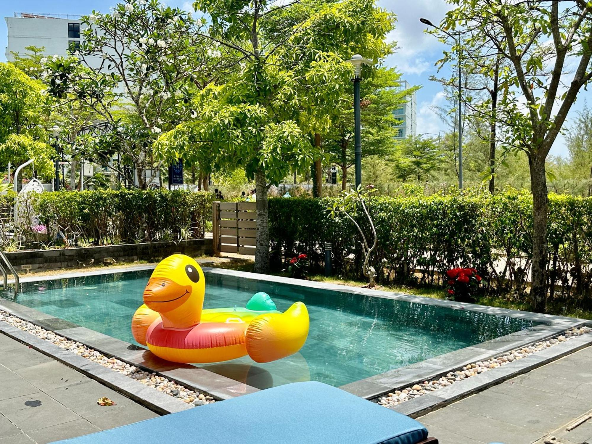 West Private Swimming Pool