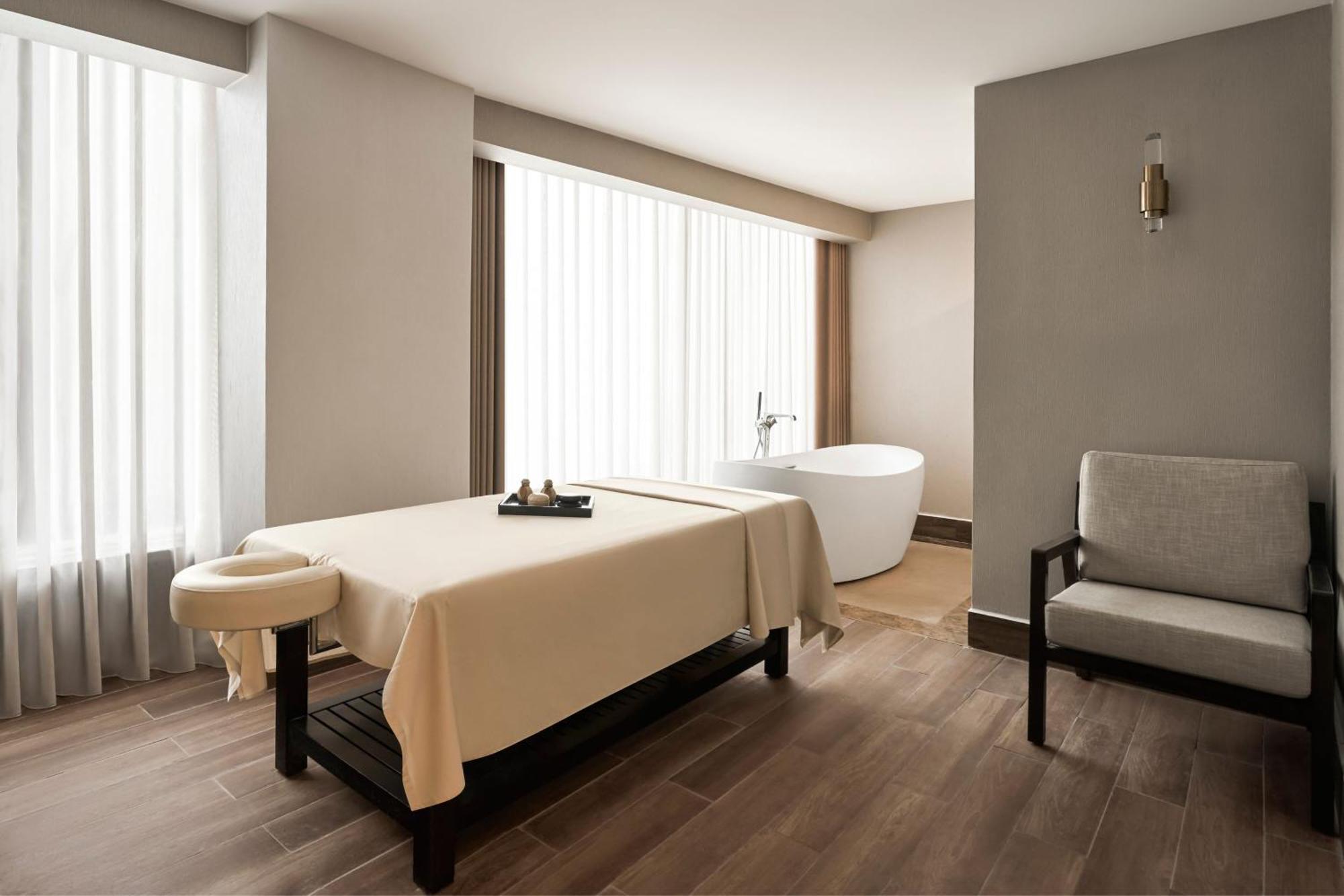 Sheraton Phong Hotel