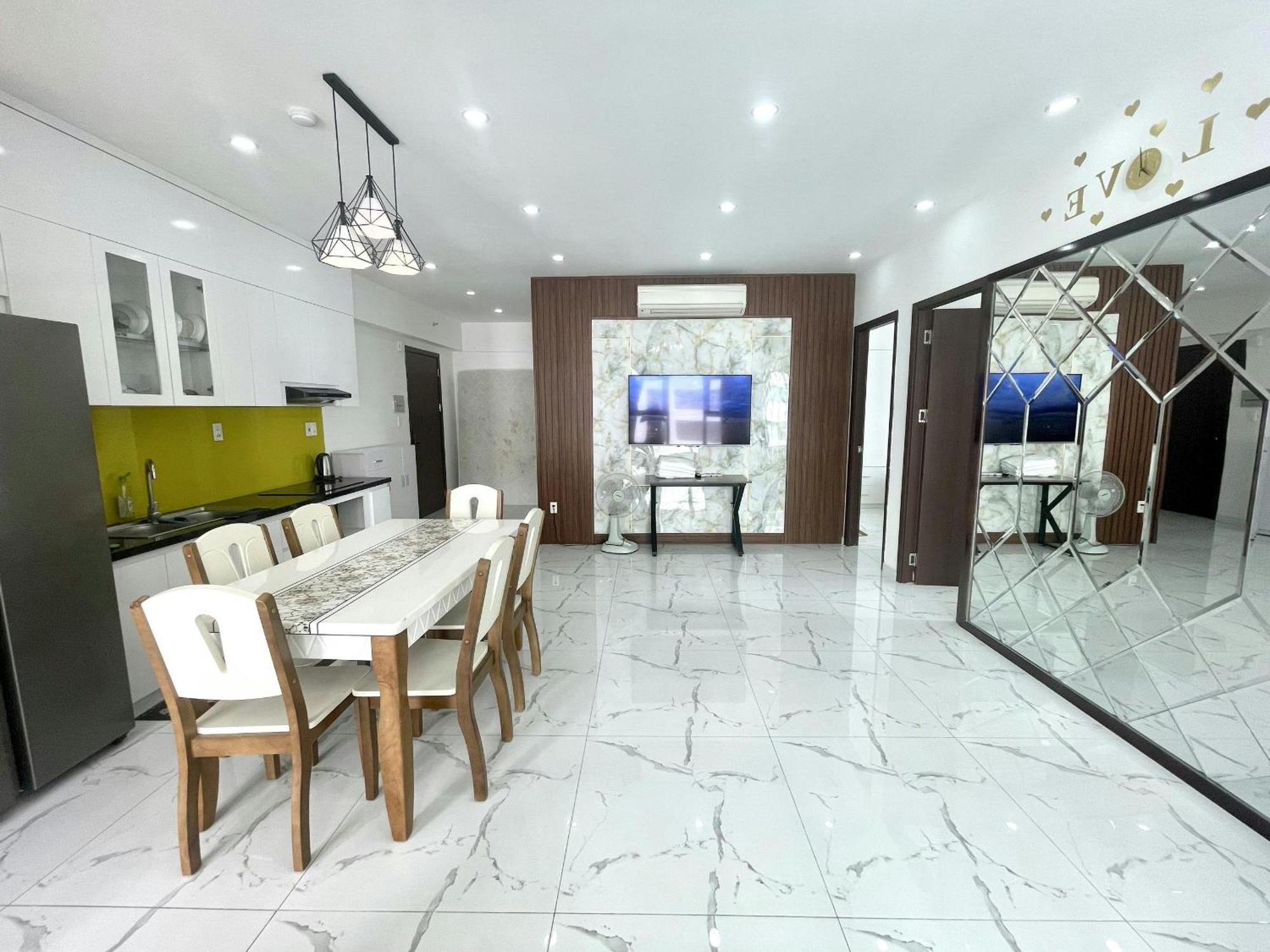 Beachfront Luxury - Apartment