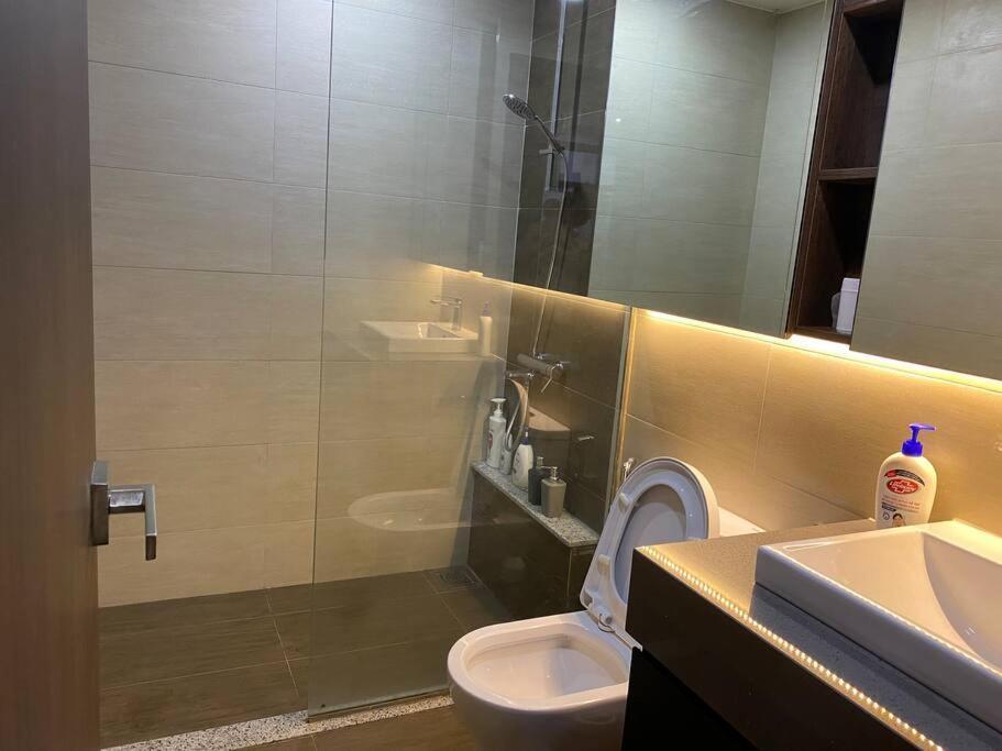 Luxury Duplex Near Airport Apartment