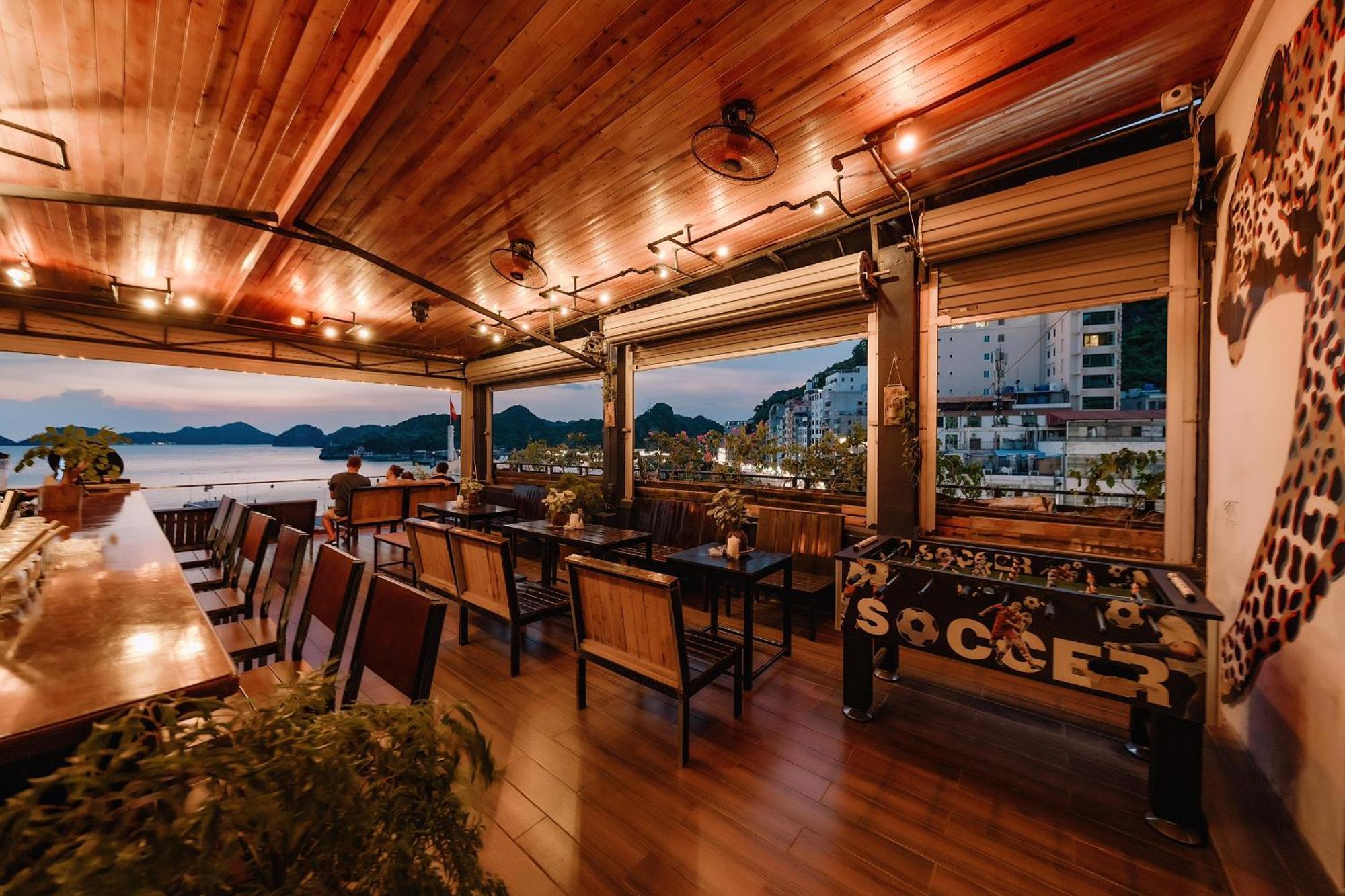 Catba Pod - Restaurant And Rooftop Bar Hostel Dong Khe Sau