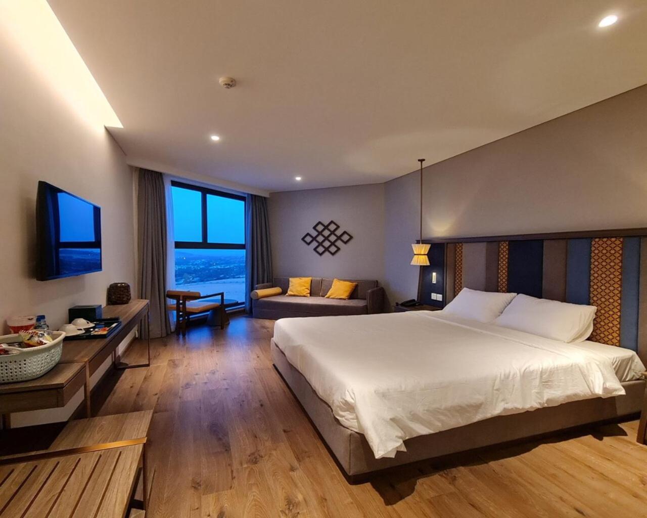 Mandala Brynn Beachfront Condotel *