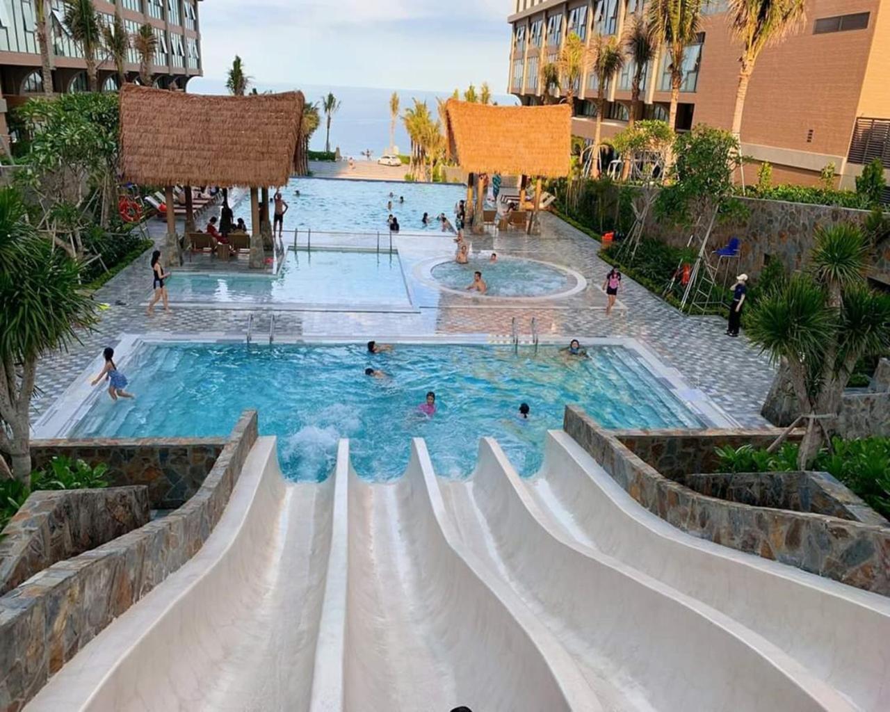 Mandala Brynn Beachfront Condotel *