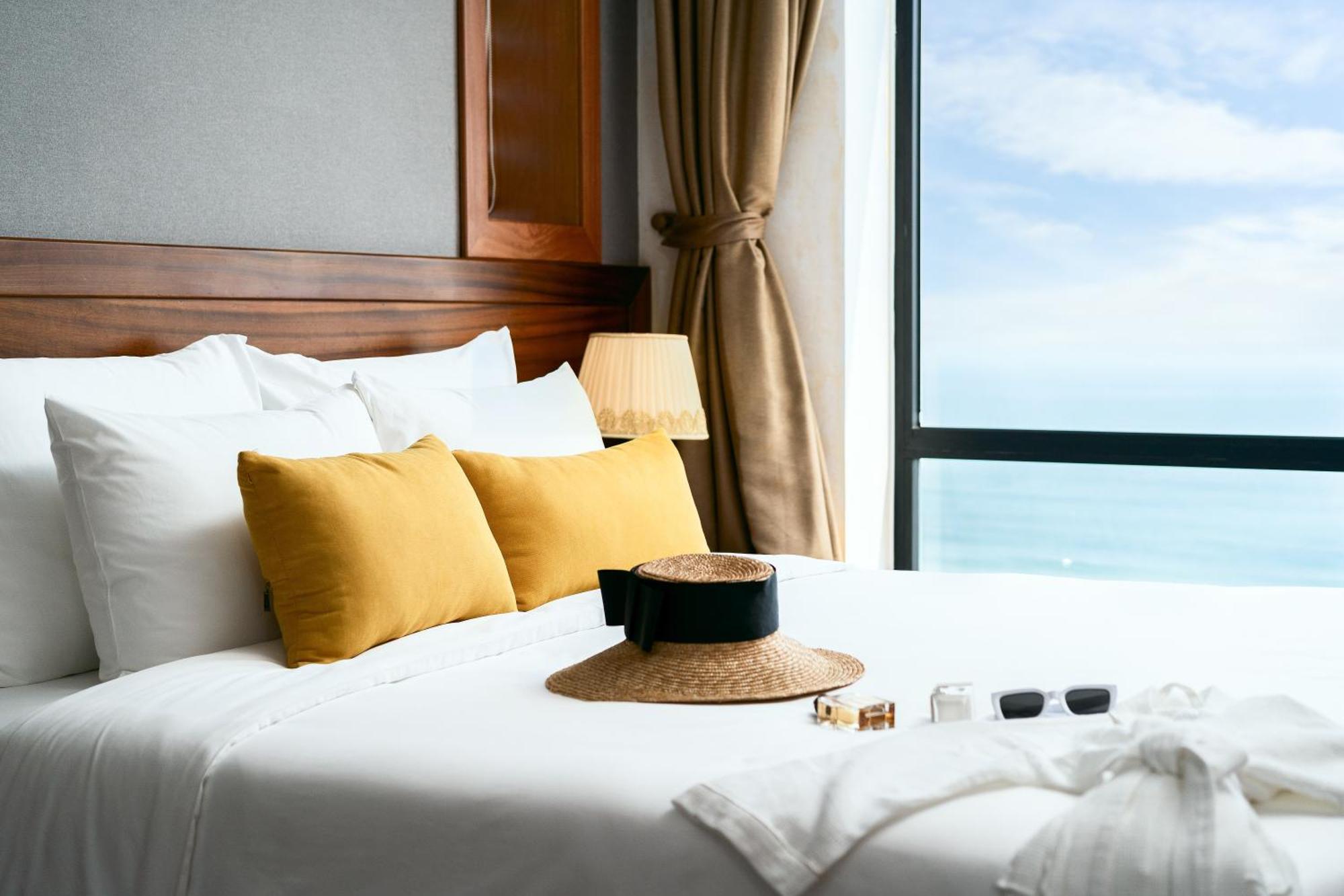 Sunny Ocean & 4*