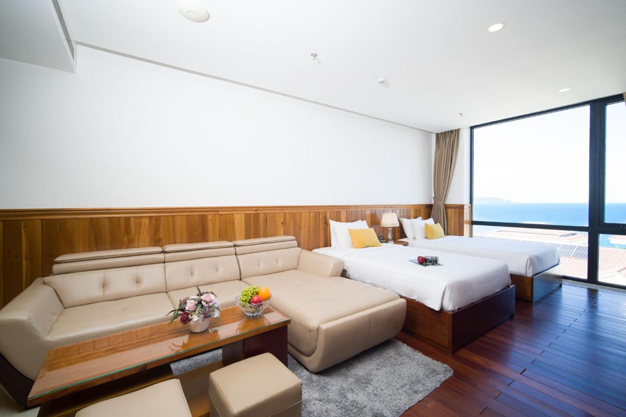 Sunny Ocean & Hotel