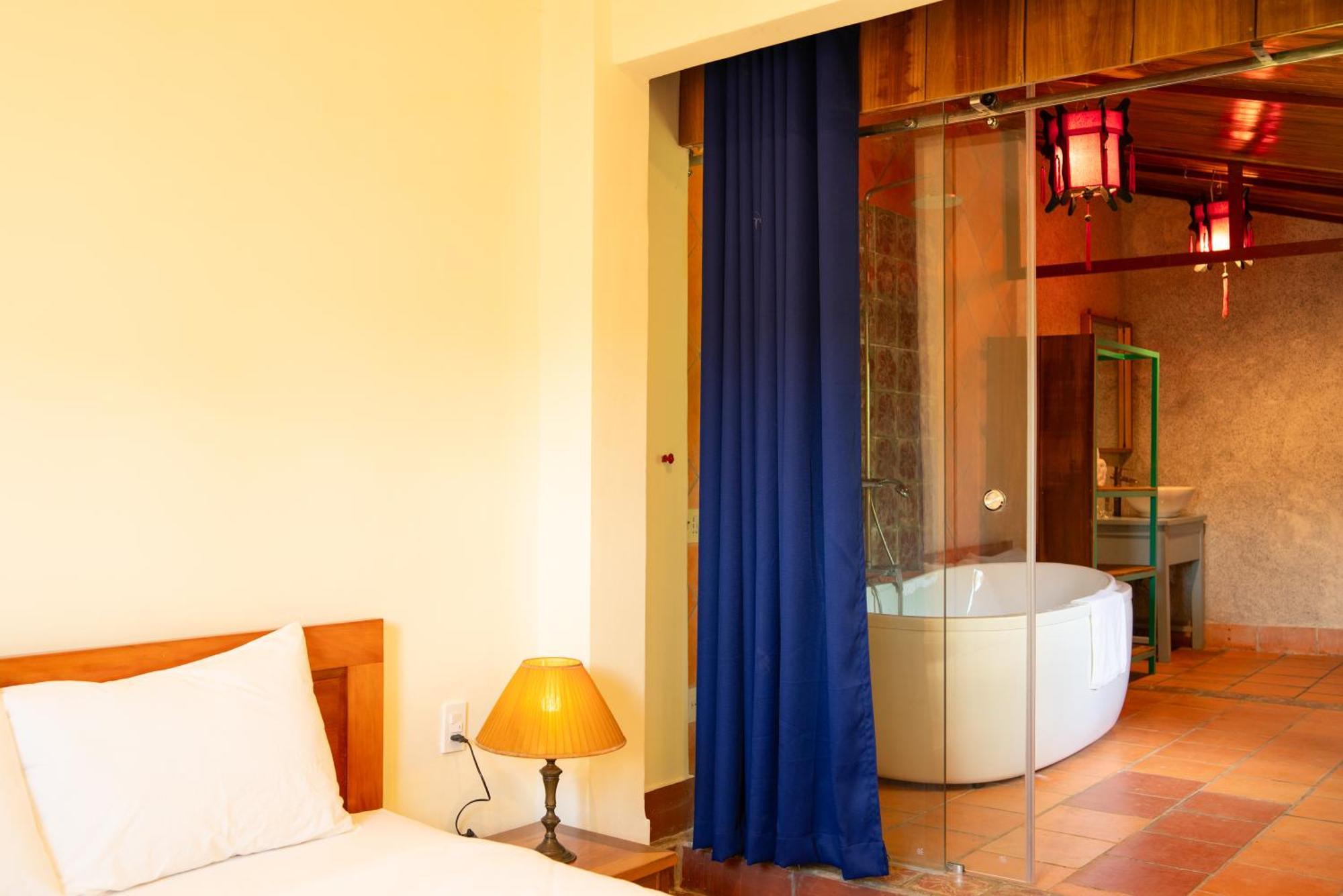 Ivory Falls Resort Di Linh