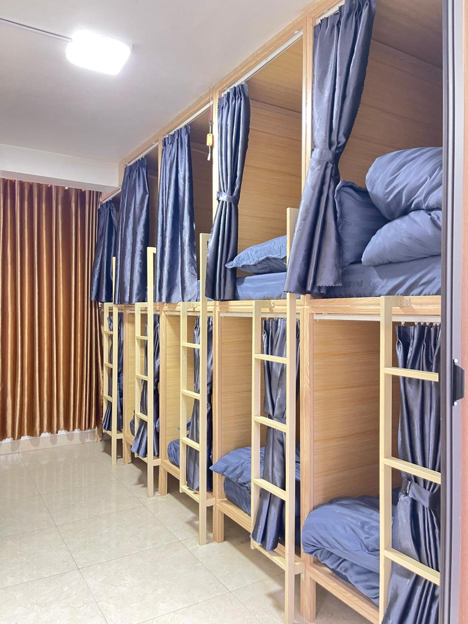 Capsule hotel Nhat's *