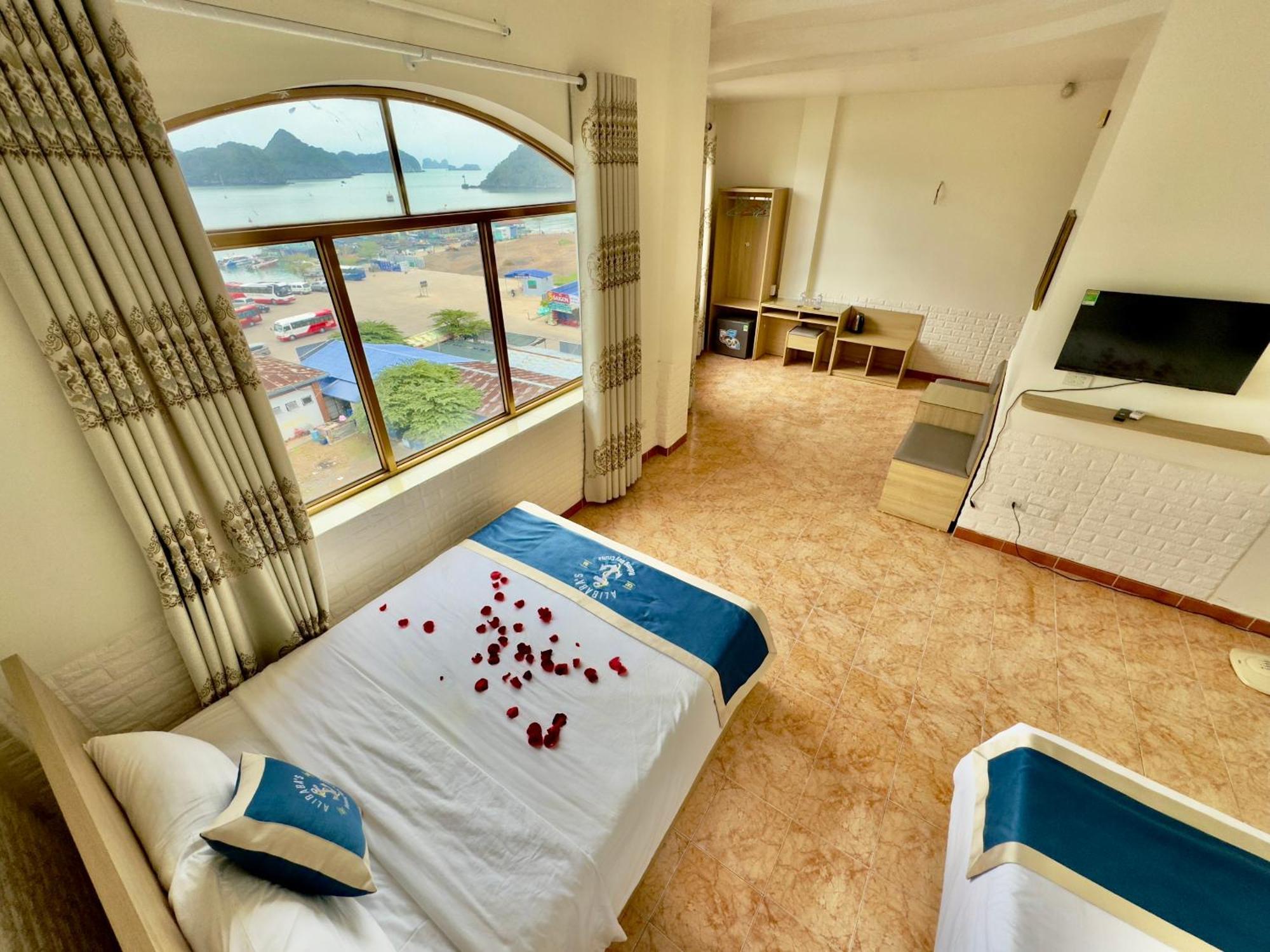 Cat Ba Plaza Hotel 2*