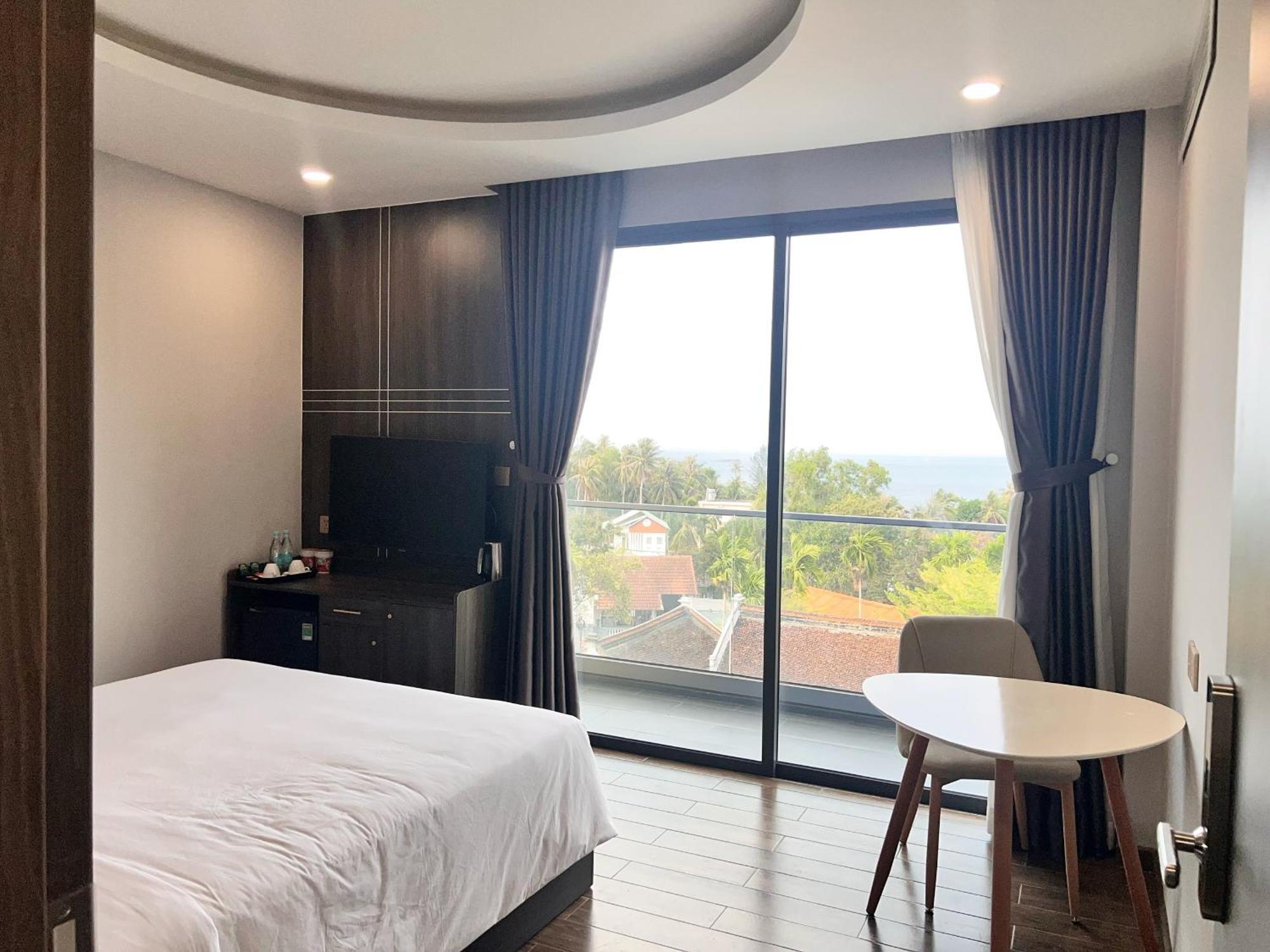 Le Anh Hotel *