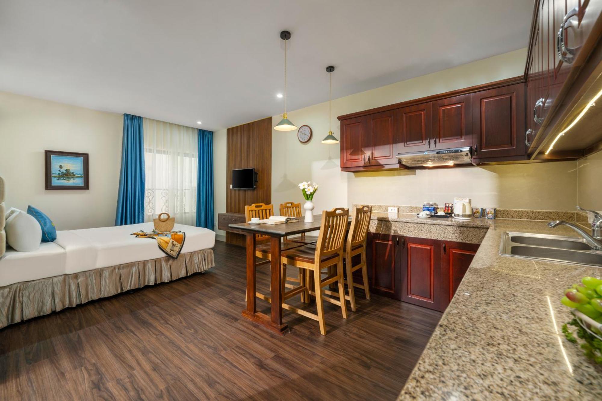 Seafront Hotel 4*